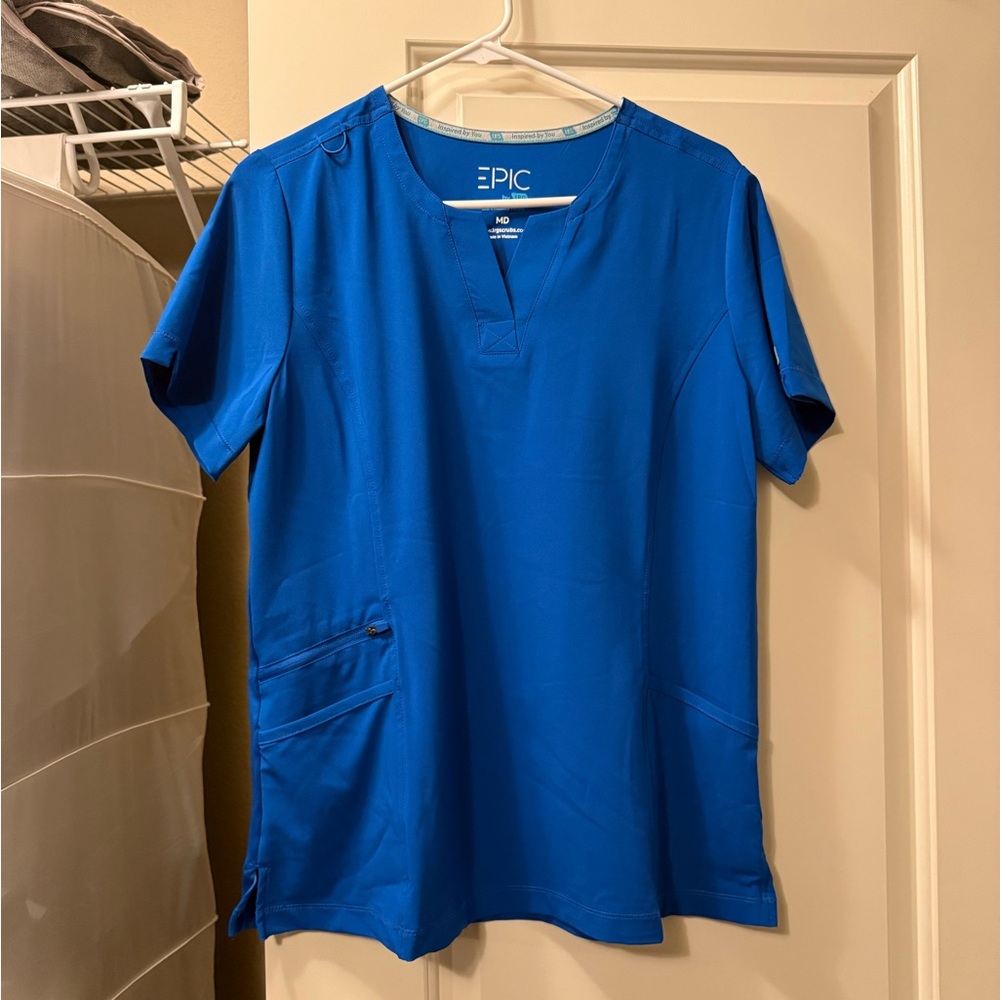 IRG scrub top